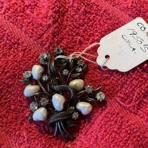 1950's Vintage Coro Pearl /Rhinestone Brooch